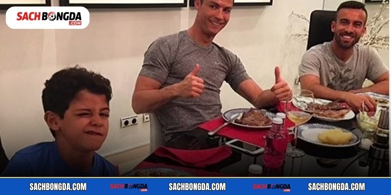 Ăn uống đúng cách giúp CR7 luôn rực cháy trên sân