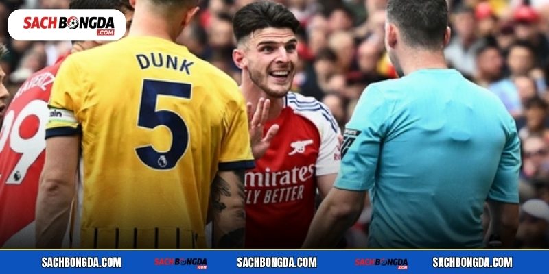 Các trường hợp nhận thẻ nhiều nhất giải đấu