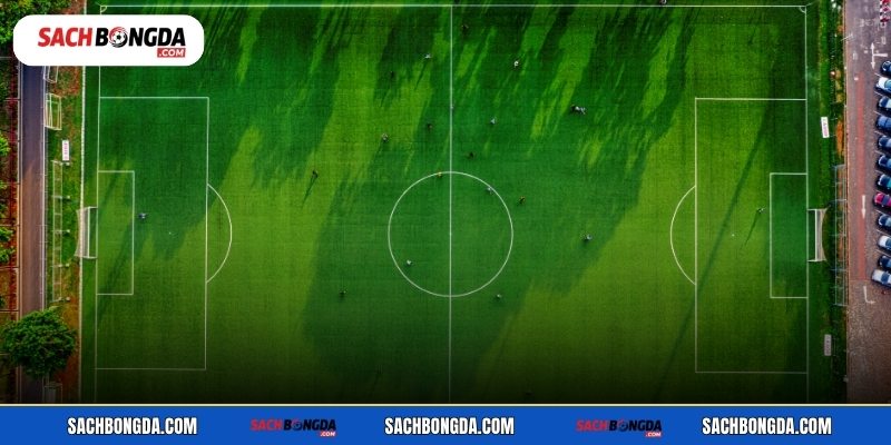 Các yếu tố tác động đến mặt sân bóng