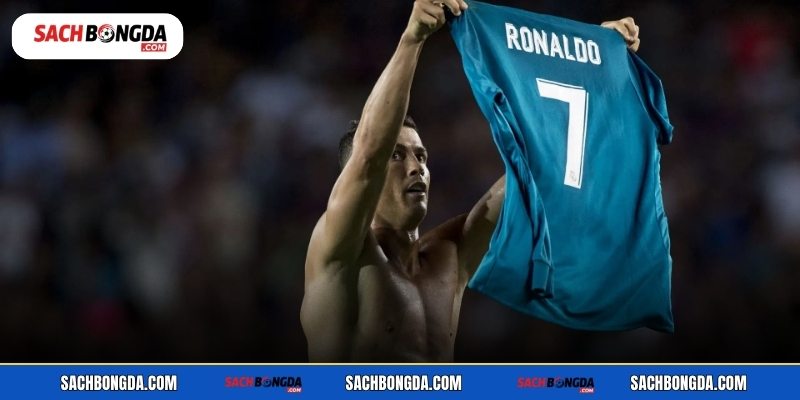 Cởi áo đấu làm mất đi giá trị quảng cáo