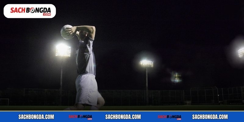 Nhiều cầu thủ tận dụng cú ném để câu giờ