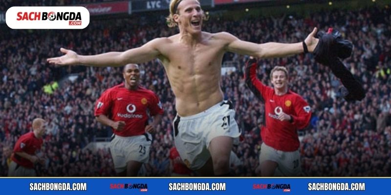 Tại sao cởi áo bị thẻ vàng và các quy tắc chặt chẽ