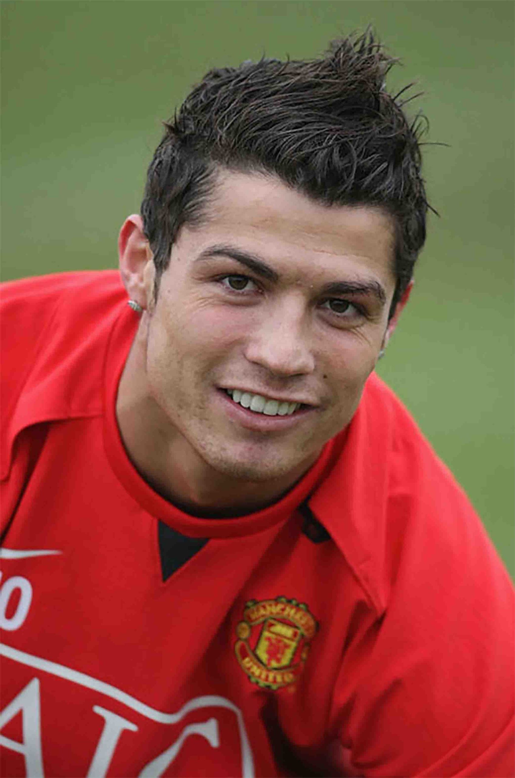 Kiểu tóc Ronaldo vuốt dựng