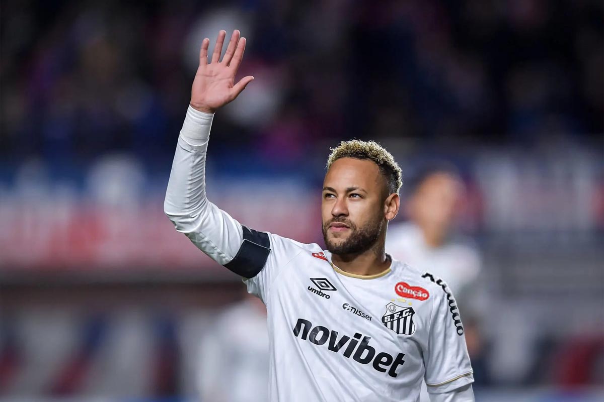 Neymar Jr nổi bật với phong cách cá tính và nụ cười cuốn hút